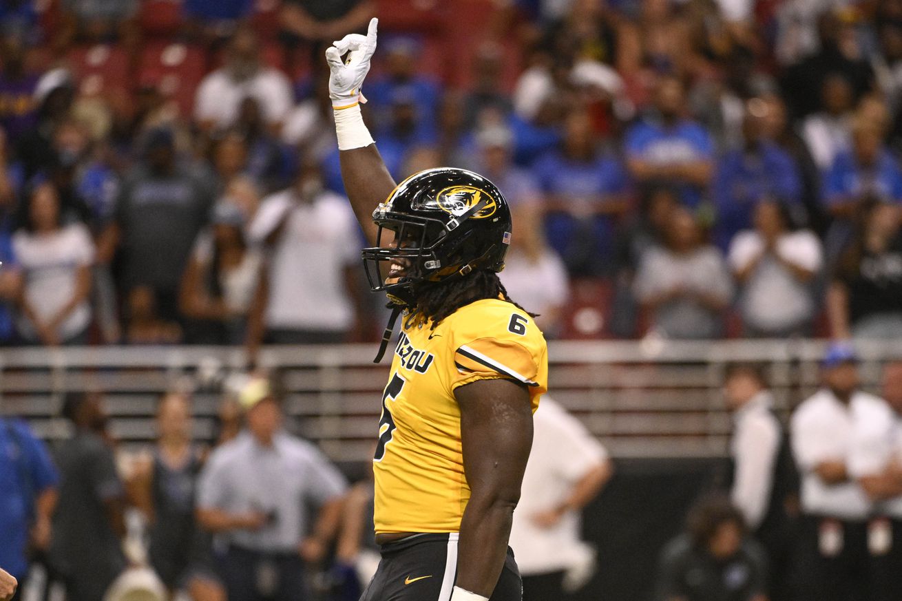NCAA Football: Memphis at Missouri