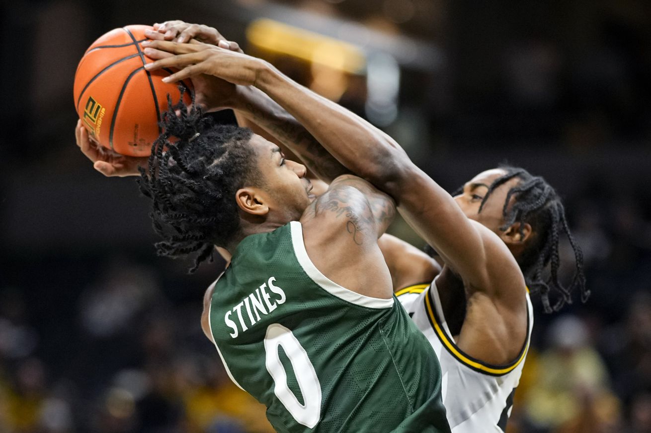 NCAA Basketball: Loyola-Maryland at Missouri