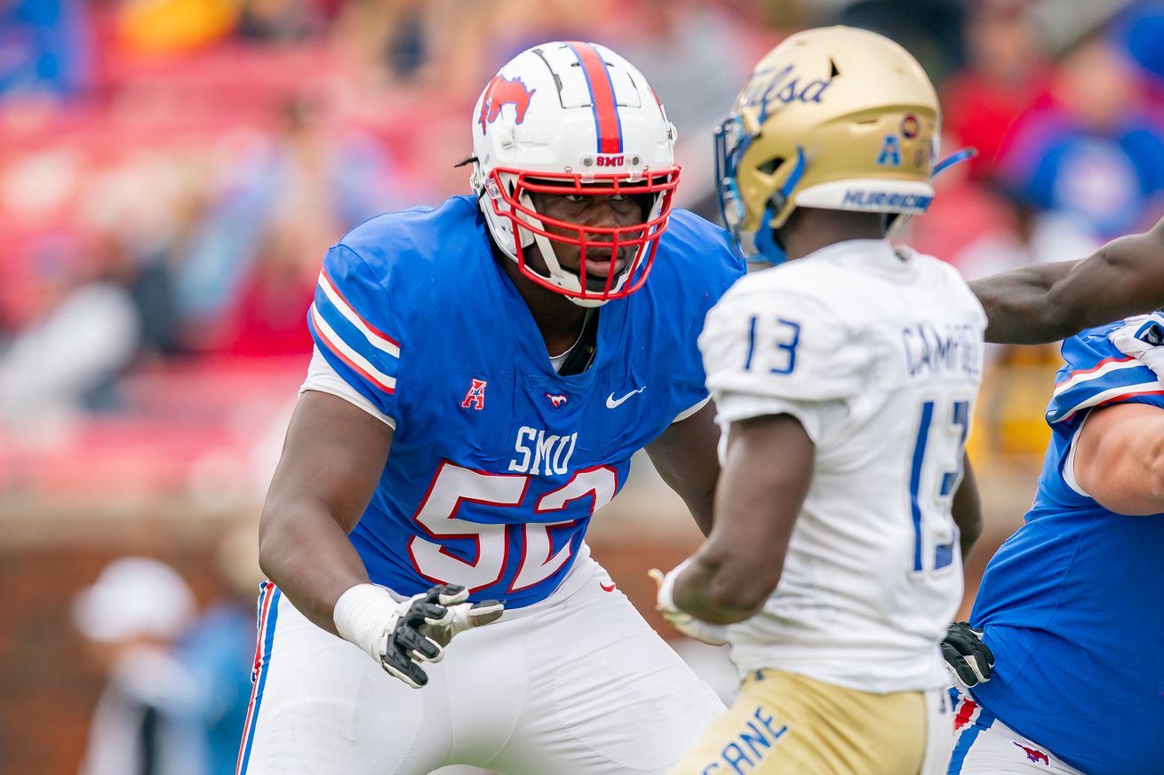 a photo of marcus bryant playing in an smu uniform