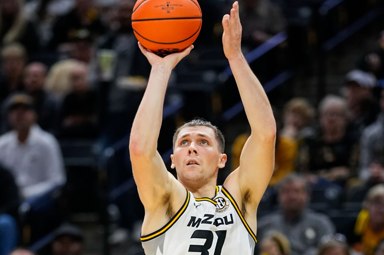 NCAA Basketball: Loyola-Maryland at Missouri